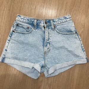 Abercrombie Curve Love The Mom Short High Rise